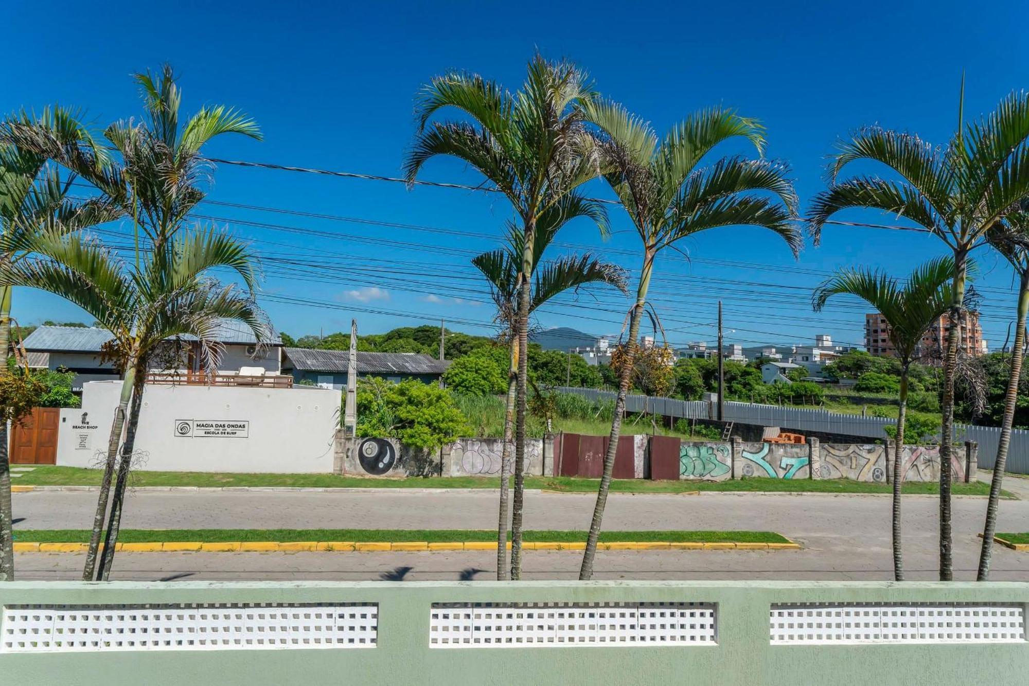 Sobrado Frente Ao Mar Mariscal Para 6 E 8 Pessoas 봄비나스 외부 사진