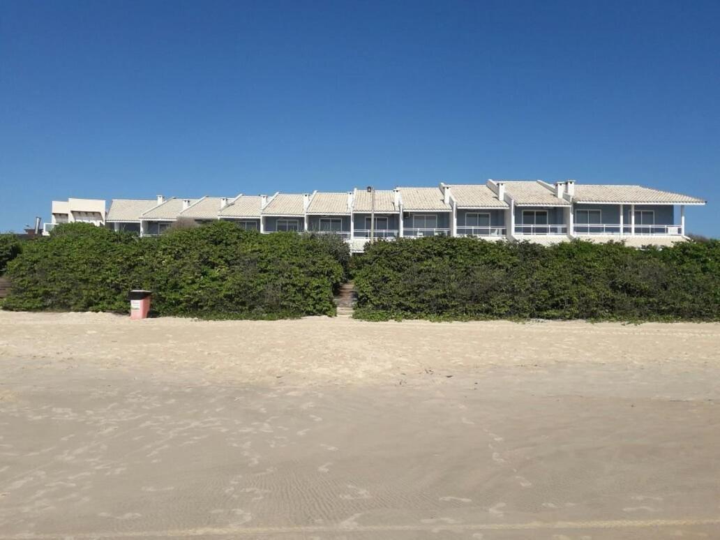Sobrado Frente Ao Mar Mariscal Para 6 E 8 Pessoas 봄비나스 외부 사진